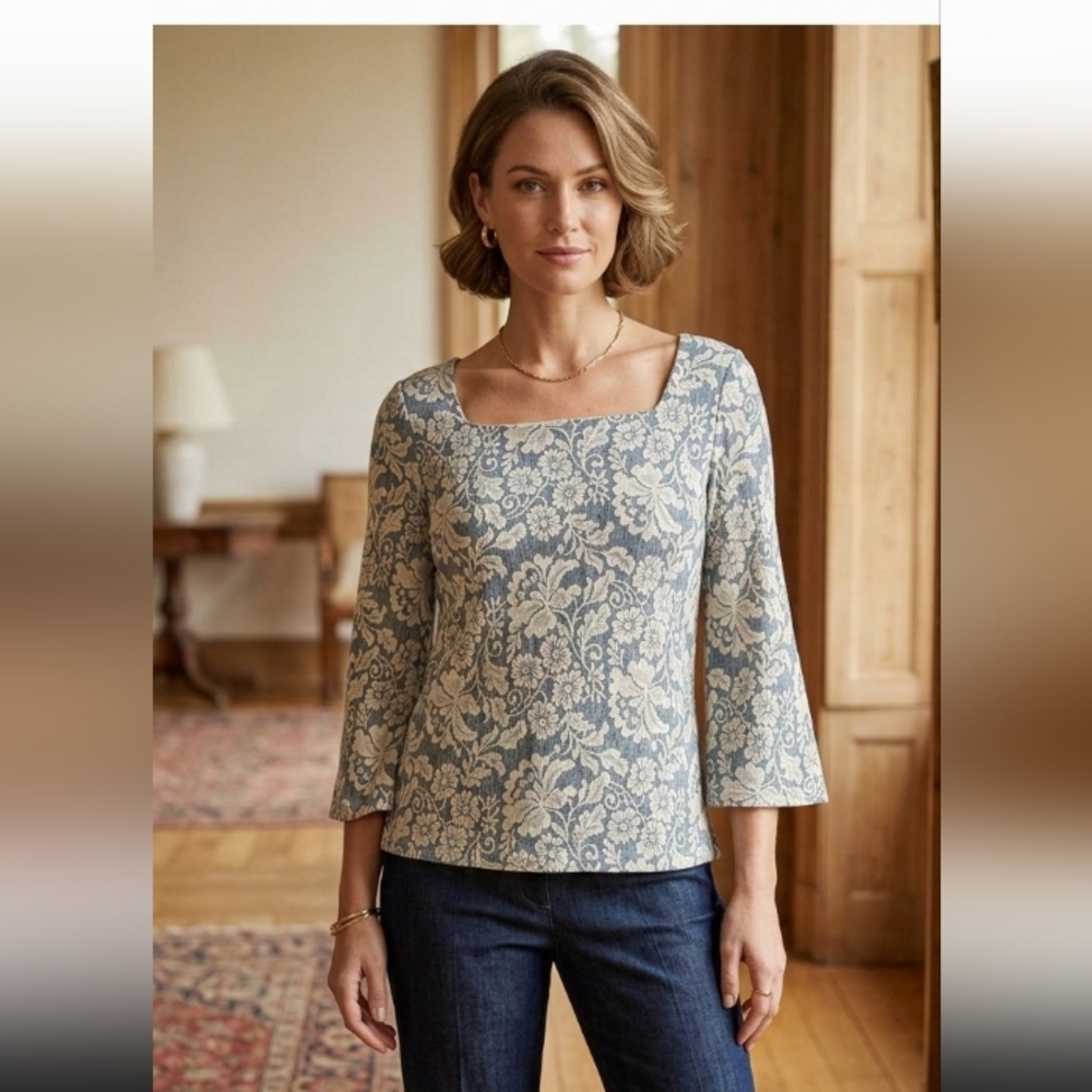 LOFT Gray and White Fitted Graphic Blouse